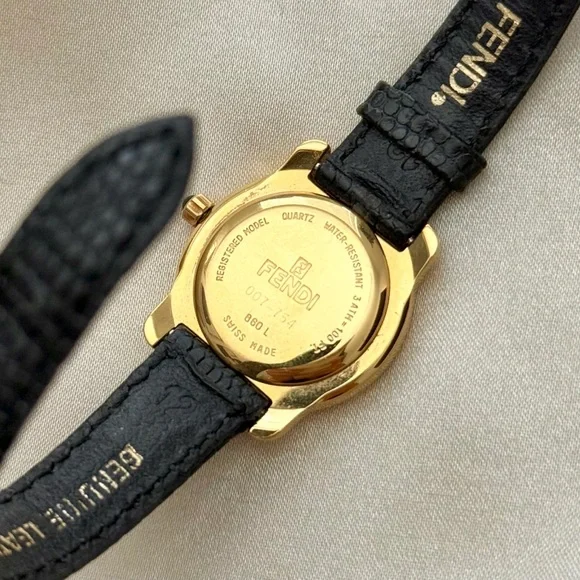 AUTHENTIC VINTAGE FENDI INTERCHANGEABLE BEZEL LEATHER WATCH RARE display picture 1